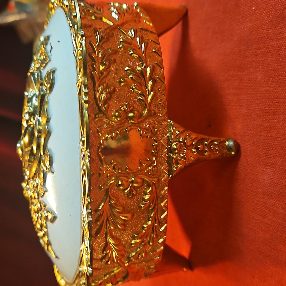 Elegant Vintage  Gold and White Jewelry Box.With Original Box - Picture 5 of 9